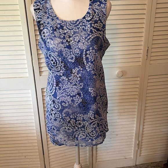 Fever Womens Top, size Medium, Blue and White Print, Sleeveless - Picture 1 of 8